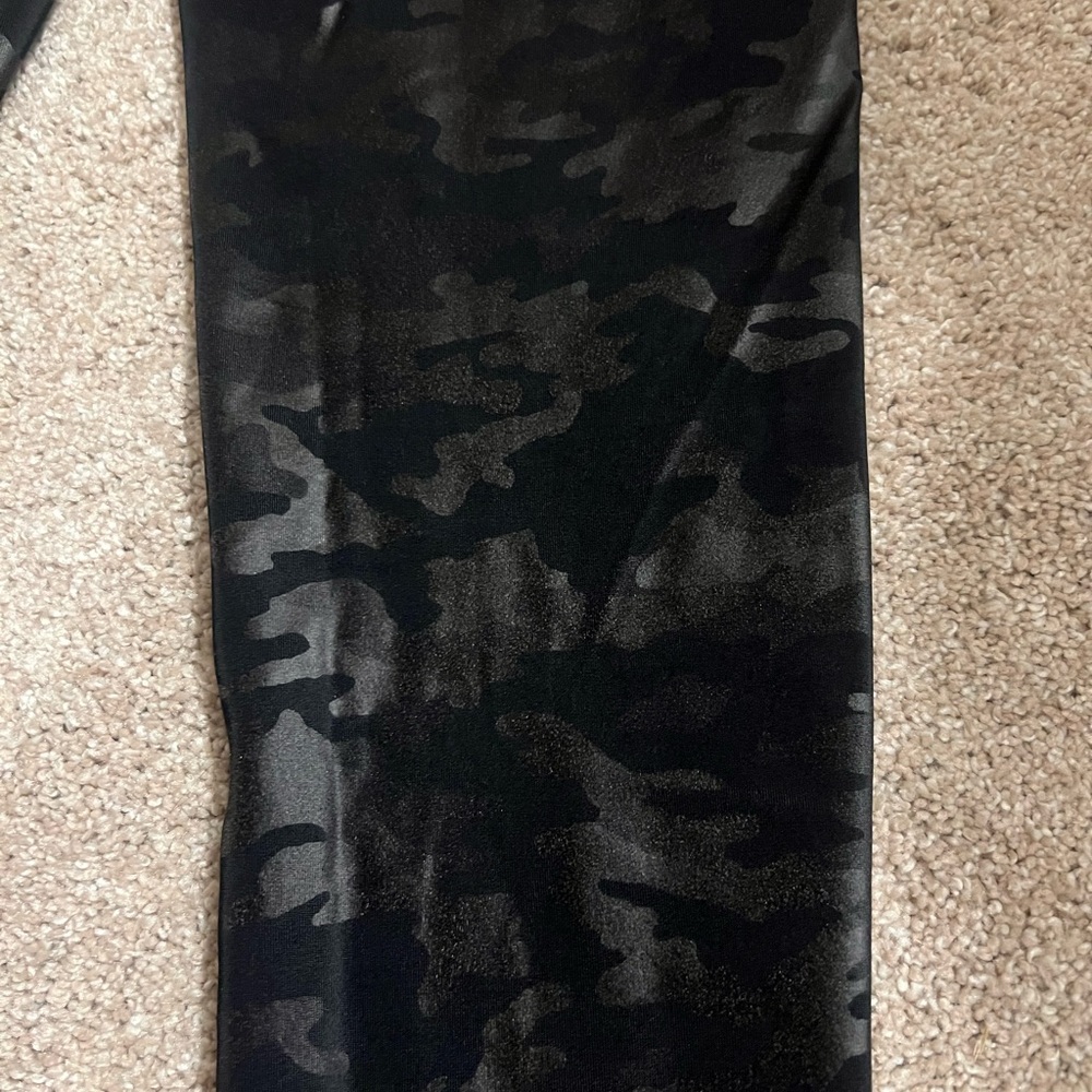SPANX Black Faux Leather Camo Leggings Petite Length - Picture 5 of 6